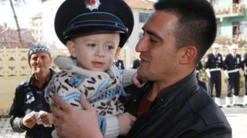 Uşaklı Şehit Polis &Ouml;mer Yazıcı Son Yolculuğuna Uğurlandı