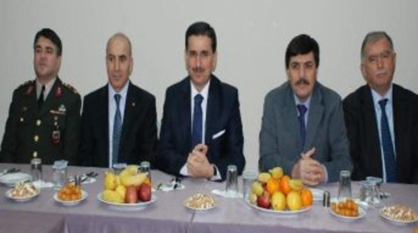 Topaca Polislerle Yılbaşı Pastası Kesti