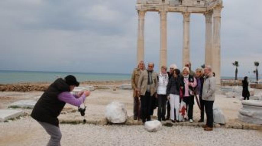 Kanadalılar K&uuml;lt&uuml;r Turuna &Ccedil;ıkmada Antalya'yı Tercih Ediyor
