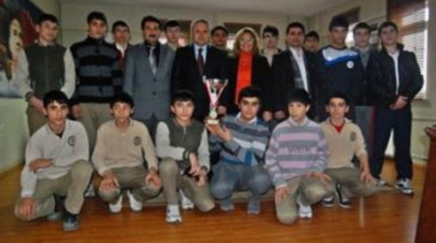 Şampiyonlardan kaymakama  ziyaret