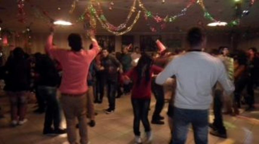 Kars Belediyesi&rsquo;nden &Uuml;niceresite &Ouml;ğrencilerine Yılbaşı Eğlencesi