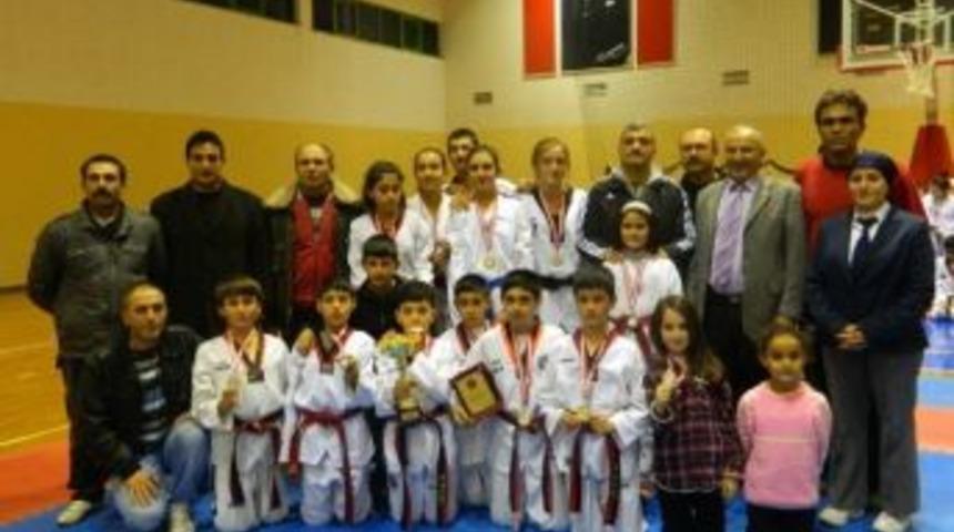 Tekvando&rsquo;da Balıkesir Şampiyonu Burhaniye Oldu