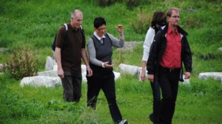 Alman Turistler, Noel Tatili Bitimi &Ouml;ncesi Antik Kentte Y&uuml;r&uuml;y&uuml;ş Yaptı