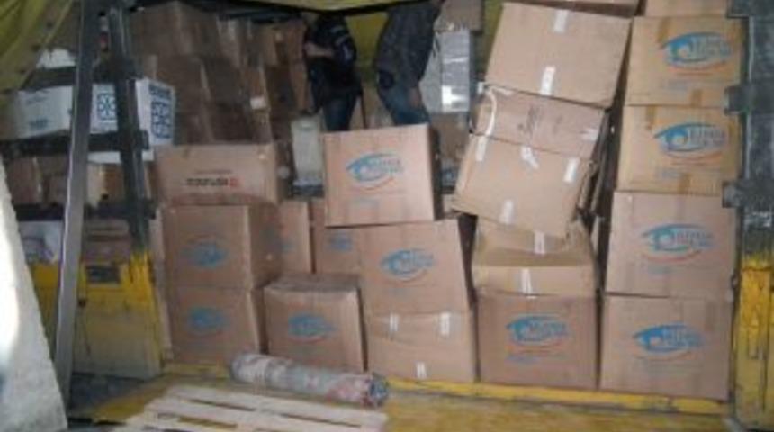 Suriyelilere 870 Koli Yardım