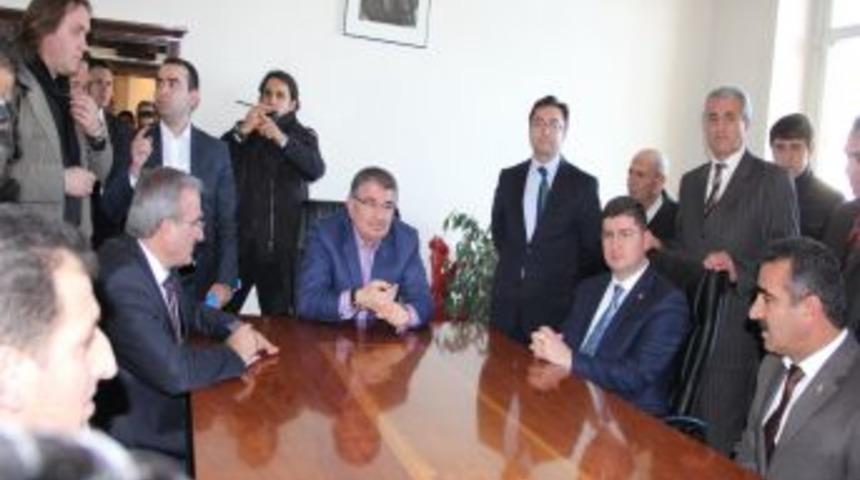 İ&ccedil;işleri Bakanı Şahin Başkale&rsquo;de Esnafı Dinledi