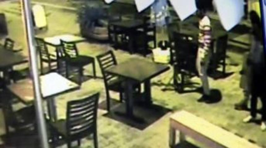 Alkoll&uuml; Gen&ccedil;ler, D&ouml;nerci D&uuml;kkanına Saldırdı