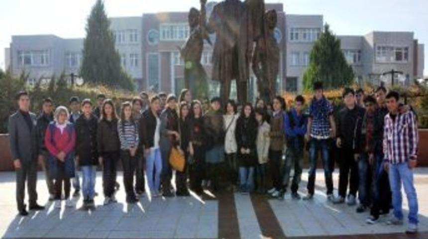 Liselerden Ad&uuml;&rsquo;ye Artan İlgi