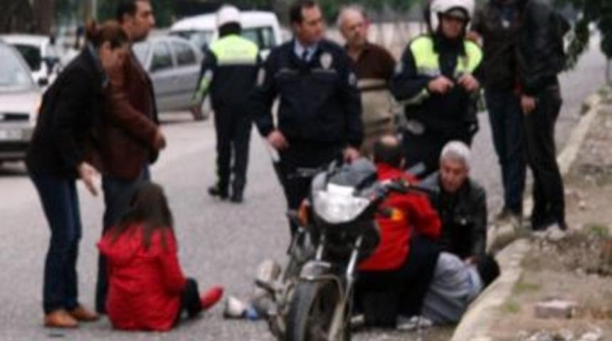 Karşıdan Karşıya Ge&ccedil;erken Motorun Altında Kaldı