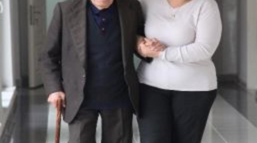 Huzur Sarayı'nda Dedelerle &Ccedil;ocuklar Langırt Oynuyor