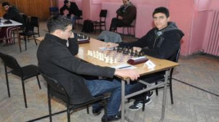 Erzurum Teknik &Uuml;niversitesi&rsquo;nde Satran&ccedil; Ve Masa Tenisi Turnuvası