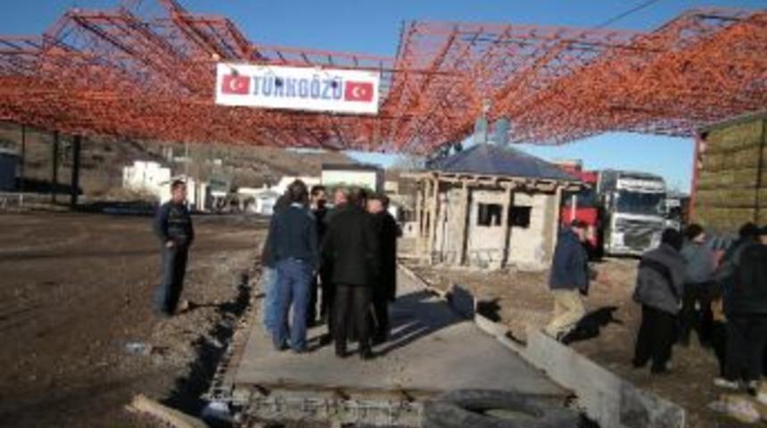 T&uuml;rkg&ouml;z&uuml; Sınır Kapısı&rsquo;nda Malzeme Sıkıntısı