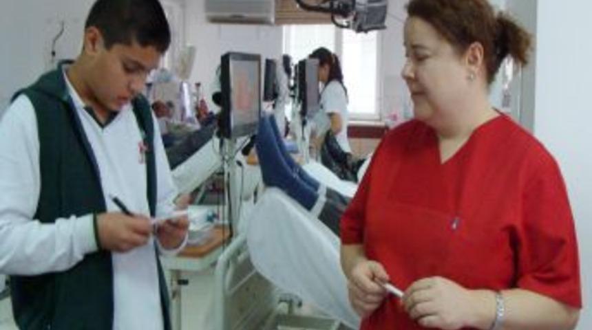 'Boşaltım Sistemi Ve Sağlığı' Konusunu Diyaliz Merkezinde &Ouml;ğrendiler