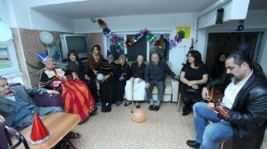 Kartal belediyesi yaşlıları unutmadı