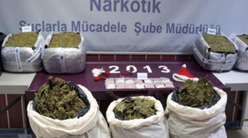 Narkotik Polisi, Yeni Yıla Hızlı Girdi: 20 G&ouml;zaltı