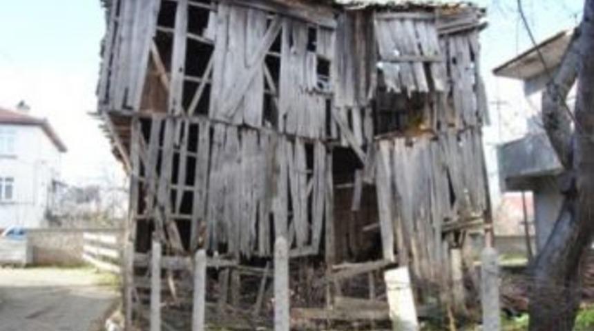 Ak&ccedil;akoca'da Sit Alanındaki Ev Sahipleri İsyan Ediyor