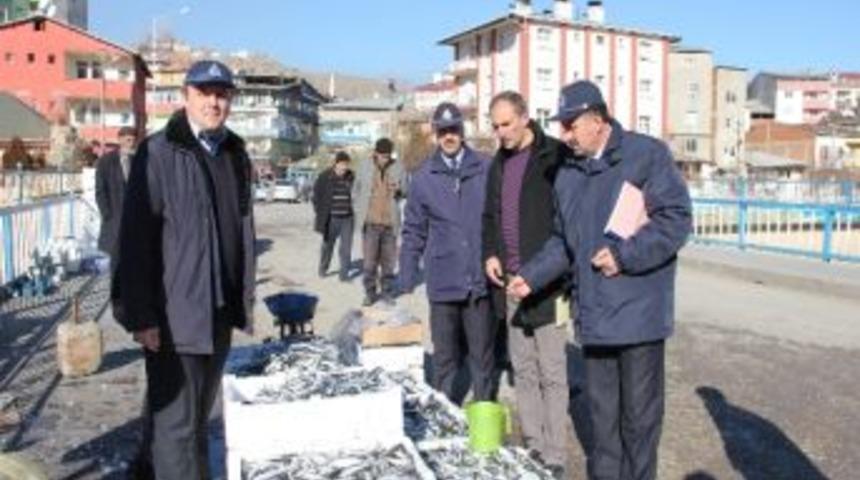 Oltu Halk Pazarında Balık Denetimi