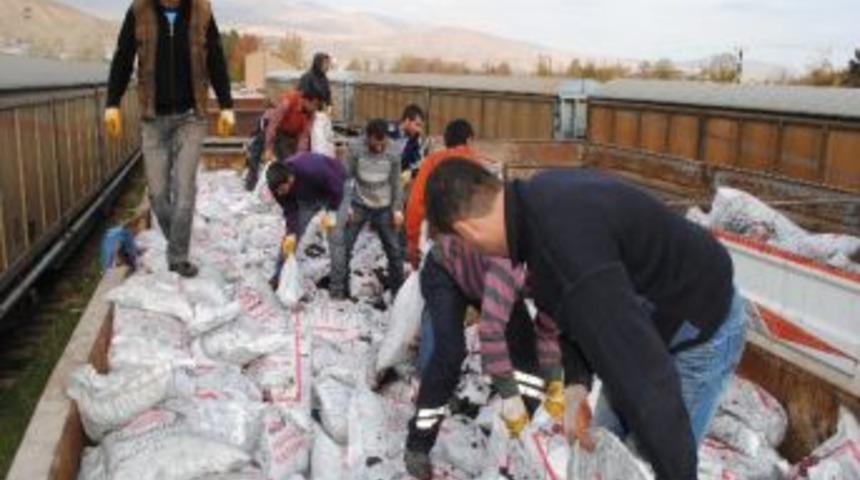 Tatvan&rsquo;da Yardım K&ouml;m&uuml;r&uuml; Dağıtımında Yaşanan Aksaklıklar
