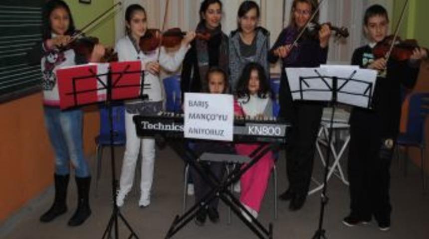 Barış Man&ccedil;o, Doğumunun 70'inci Yıld&ouml;n&uuml;m&uuml;nde Şarkılarıyla Anıldı