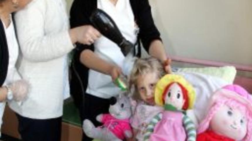 (&ouml;zel Haber) Suriyeli Minik Emel İ&ccedil;in Hastane &Ccedil;alışanları Seferber Oldu