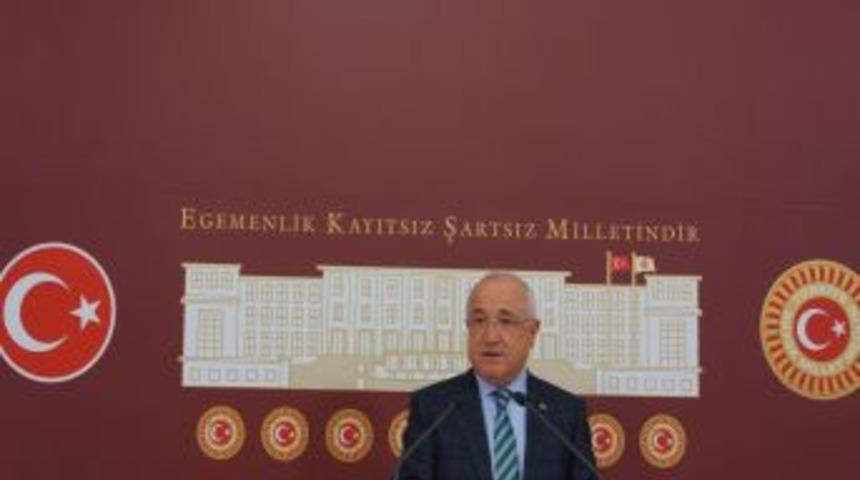 &Ccedil;i&ccedil;ek: Anayasa Toplumsal Talep Olmaktan &Ccedil;ıktı Y&uuml;k&uuml;ml&uuml;l&uuml;k Haline Geldi