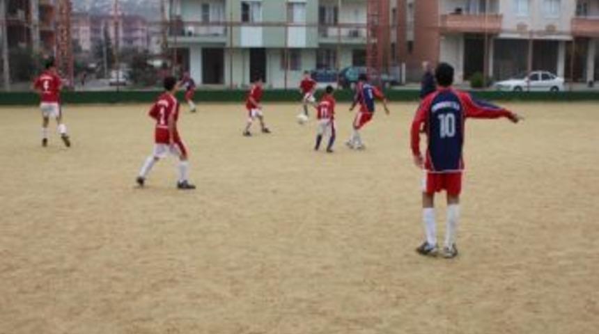 Kemalpaşa&rsquo;da Yıldız Futbol Turnuvası Başladı