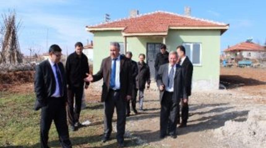 Evi Yanan Engelli Vatandaşa Kaymakamlık Ev Yaptırdı