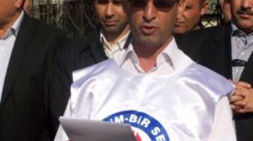 Osmaniye'de Eğitimciler Kılık Kıyafet Y&ouml;netmeliğini Protesto Etti