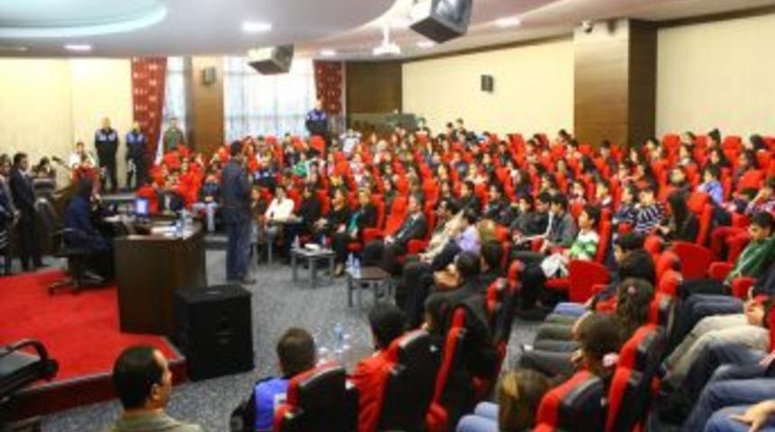 Emniyet, &Ouml;ğrencileri Ter&ouml;r Konusunda Bilgilendirdi