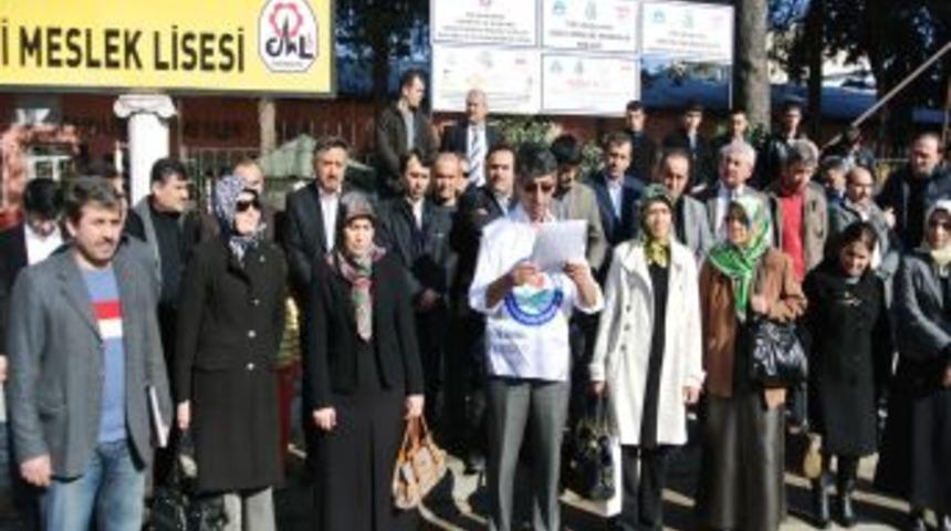 &Ouml;ğretmenler Yılın Ilk Mesai G&uuml;n&uuml; Eylem Yaptı