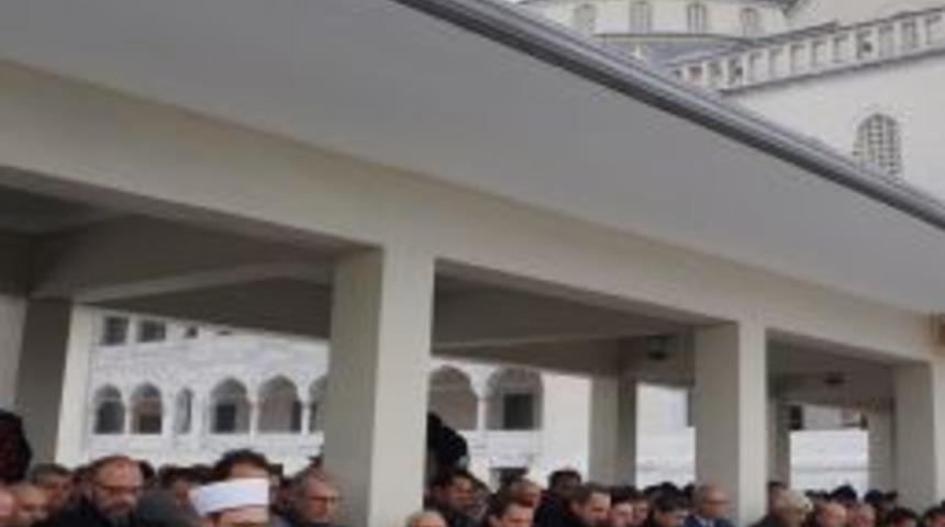Gazeteci &Uuml;mit Enginsoy, Son Yolculuğuna Uğurlandı