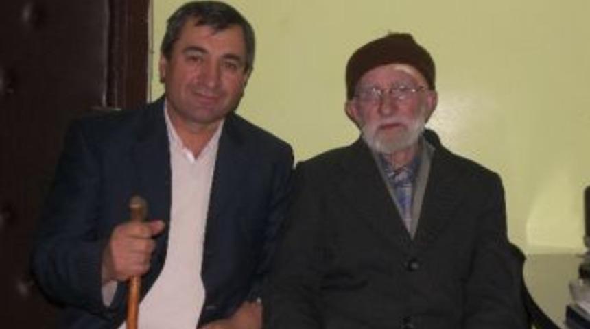102 Yaşındaki Mehmet Beyaz Gen&ccedil;lere Taş &Ccedil;ıkarıyor