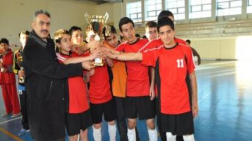 Özel Serhat Nevbahar Futsal’da Birinci Oldu