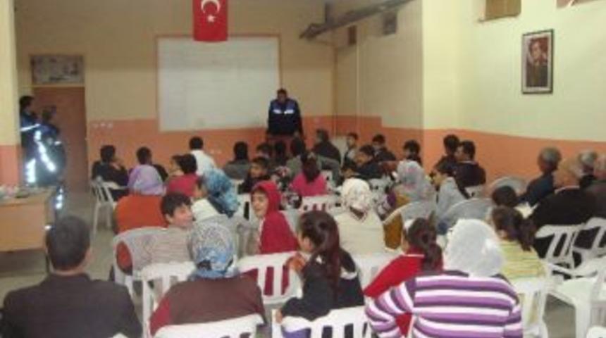 Polis Soba Zehirlenmelerine Karşı Halkı Bilgilendiriyor