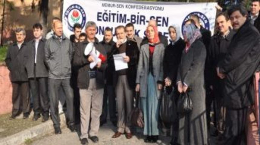 Eğitim-bir-sen&rsquo;den, Kravat &Ccedil;ıkartma Eylemi