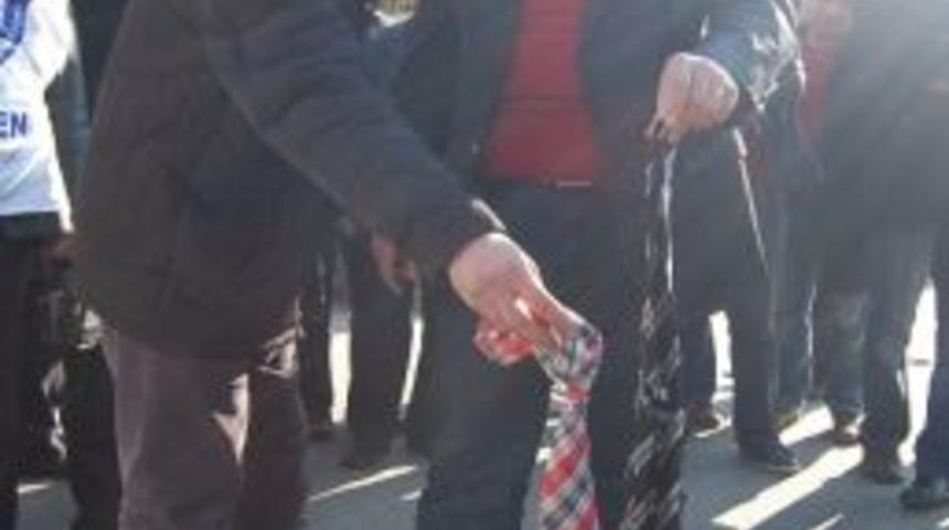 Eğitim Bir-sen, Kılık Kıyafet Kanununu Protesto Etti