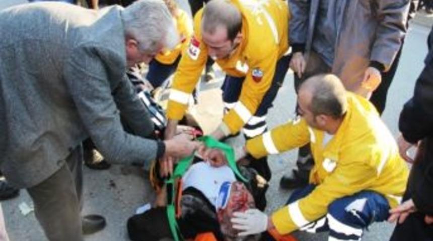 Kamyonet Yayaya &Ccedil;arptı: 1 Yaralı