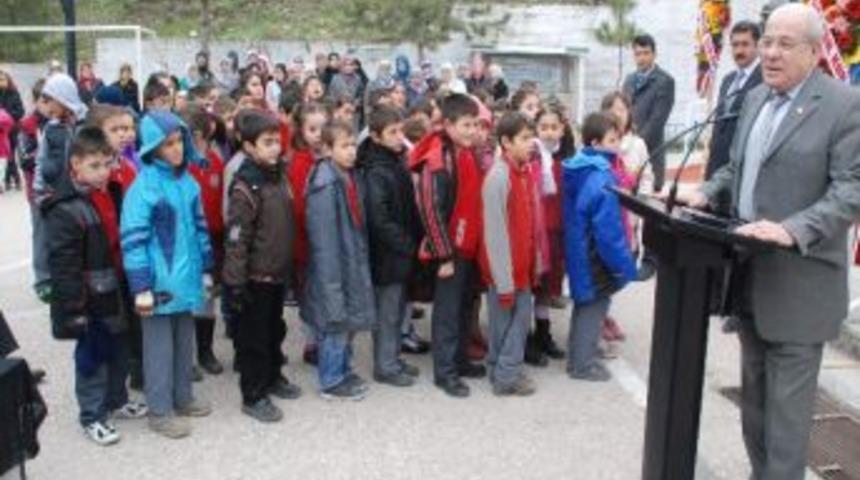 Hayırseverlerden Okula K&uuml;t&uuml;phane Desteği