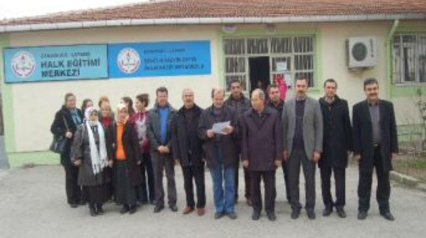 &Ouml;ğretmenler Serbest Kıyafetle Derslere Girdi