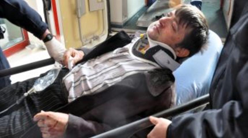 Makam Aracıyla &Ouml;zel Oto &Ccedil;arpıştı, 2'si Ağır 9 Kişi Yaralandı