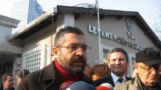 Soner Yalçın, Karakoldan Çıkıp Kitaplarını Imzaladı