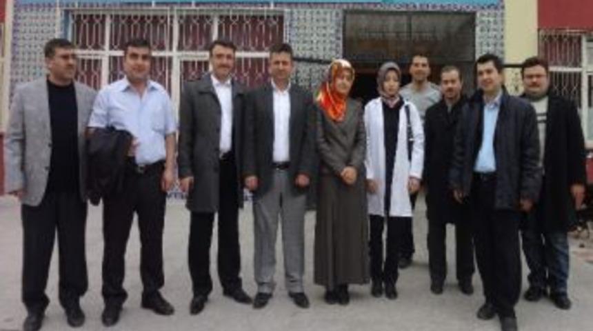 K&uuml;tahya'da Kılık-kıyafet Y&ouml;netmeliği Protesto Edildi