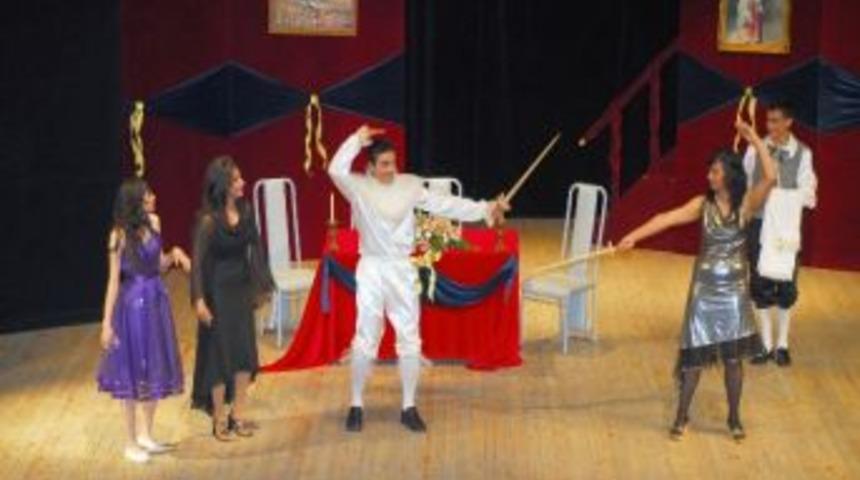 Festivalde Perde A&ccedil;ılıyor