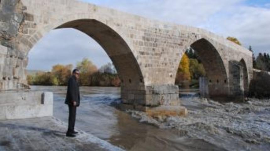 Antalya'da Sel&ccedil;uklu Eserleri Birbir Ayağa Kaldırılıyor