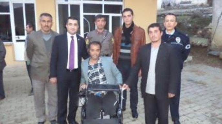 Engelli Vatandaşa Ak&uuml;l&uuml; Araba Yardımı