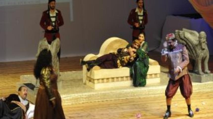 K&uuml;rt&ccedil;e Hamlet Diyarbakır&rsquo;da Tekrar Sahnelenecek