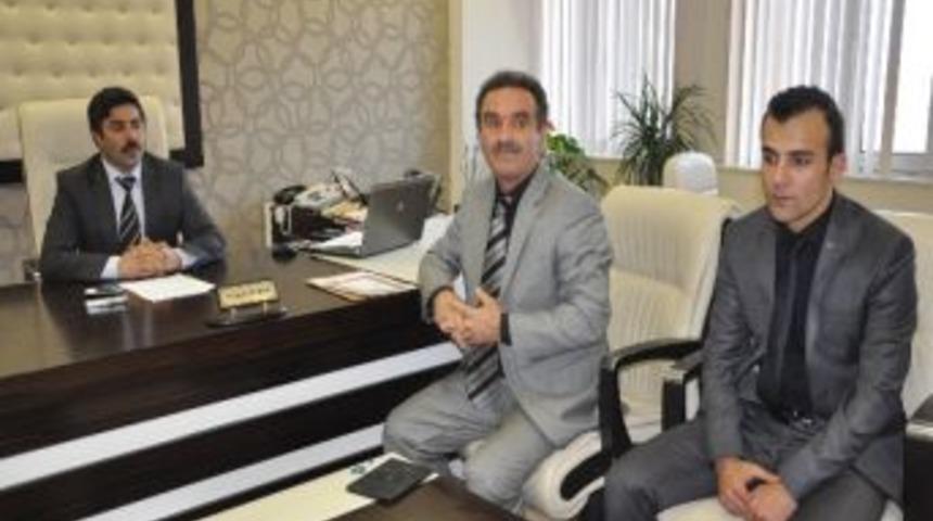 Yılın &Ouml;ğretmeni Ferdi Akın&rsquo;a Eşekk&uuml;r Belgesi