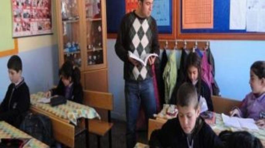 Niğde&rsquo;de &Ouml;ğretmenler, Serbest Kıyafetle Derse Girdi