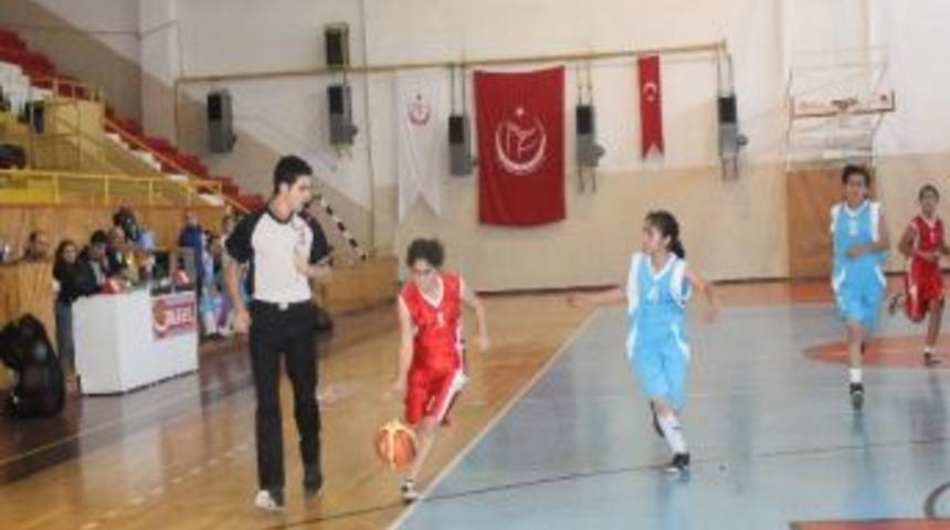 Yalova'da Basketbol Heyecanı Devam Ediyor