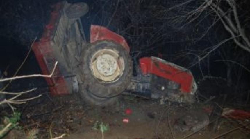 Trakt&ouml;r Takla Attı, Anne İle Oğlu Yaralandı