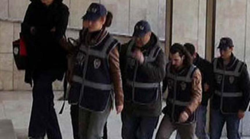 Profes&ouml;re yasadışı 'k&uuml;rtaj' tutuklaması